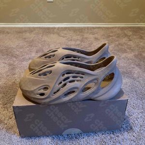 YEEZY OCHRE FOAM RUNNERS